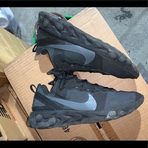 Triple Black Nike element reacts